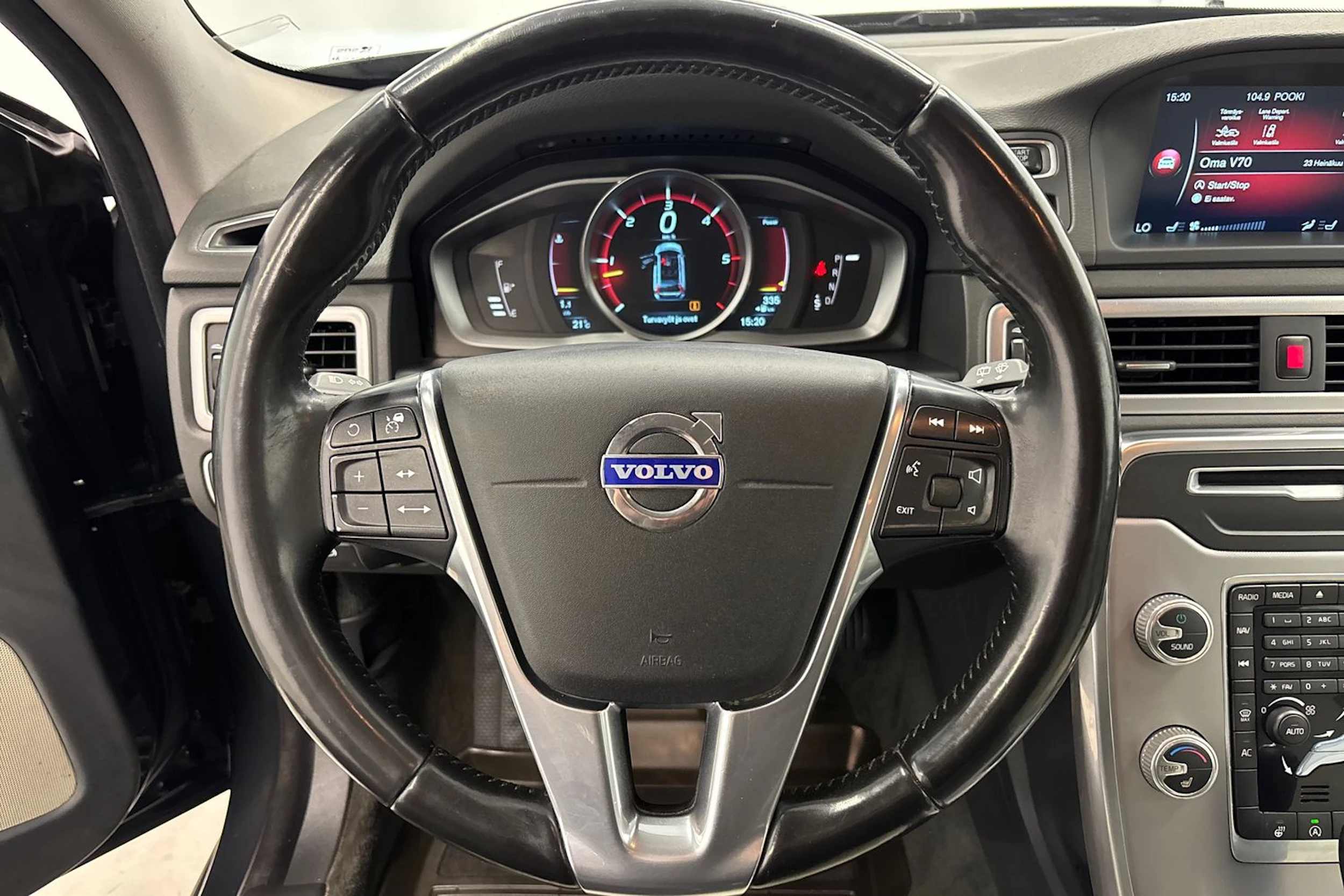 harmaa Volvo V70 2016 kuva 25.
