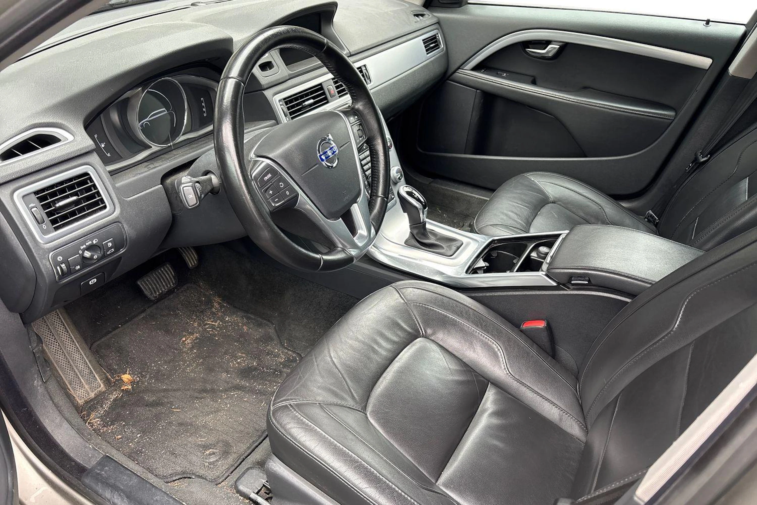 ruskea (beige) Volvo V70 2016 kuva 3.