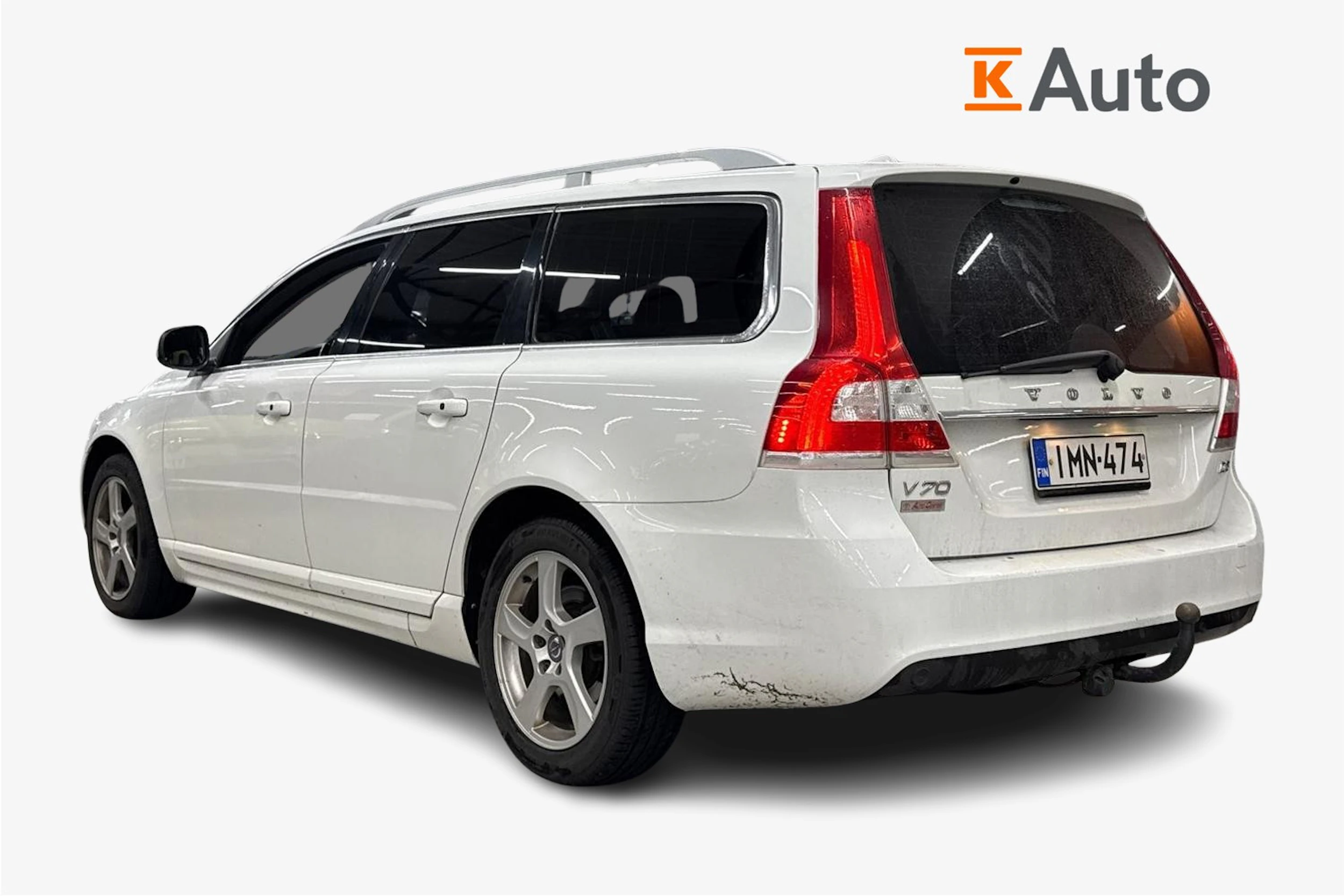 valkoinen Volvo V70 2016 kuva 2.