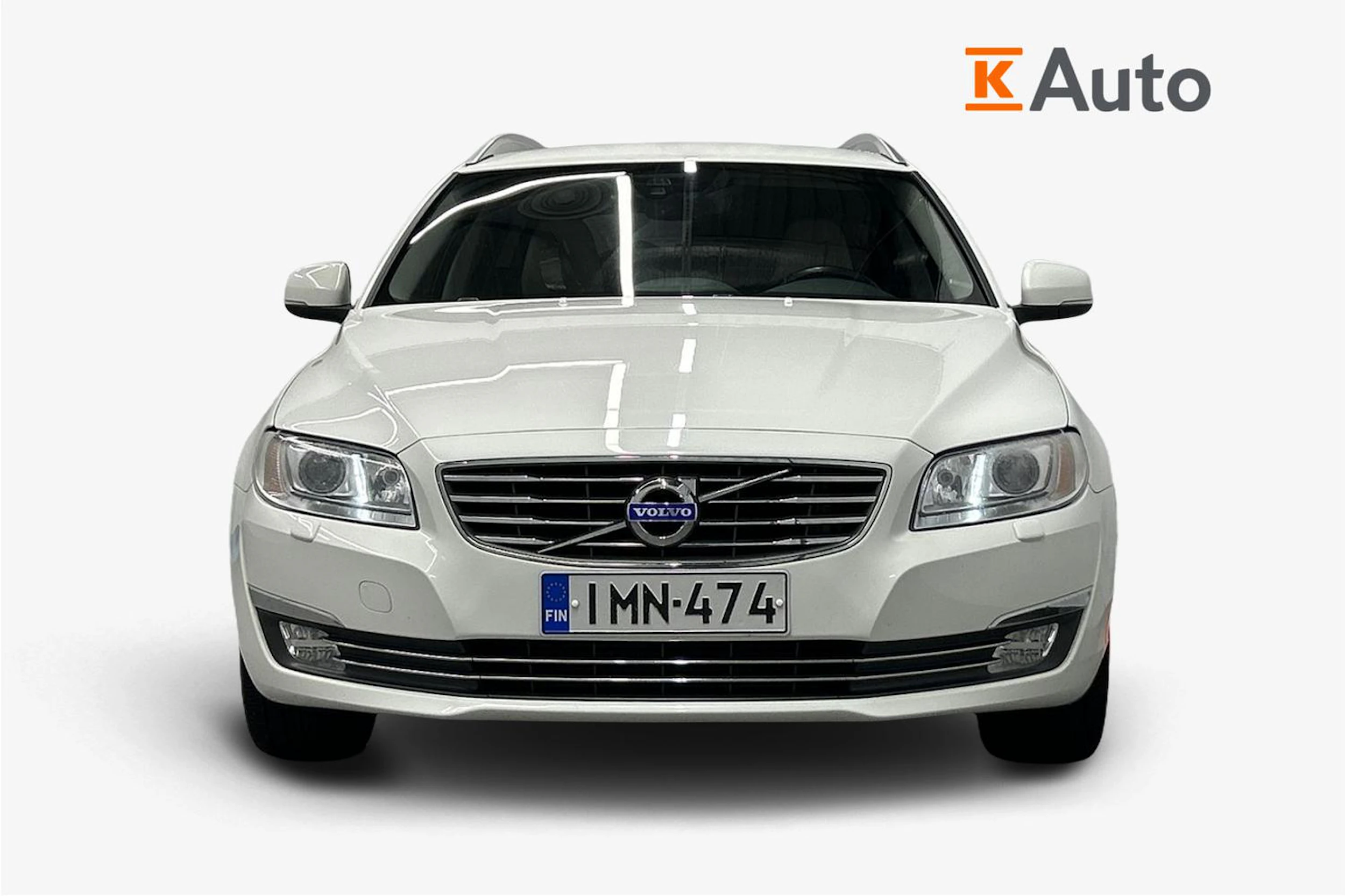 valkoinen Volvo V70 2016 kuva 4.