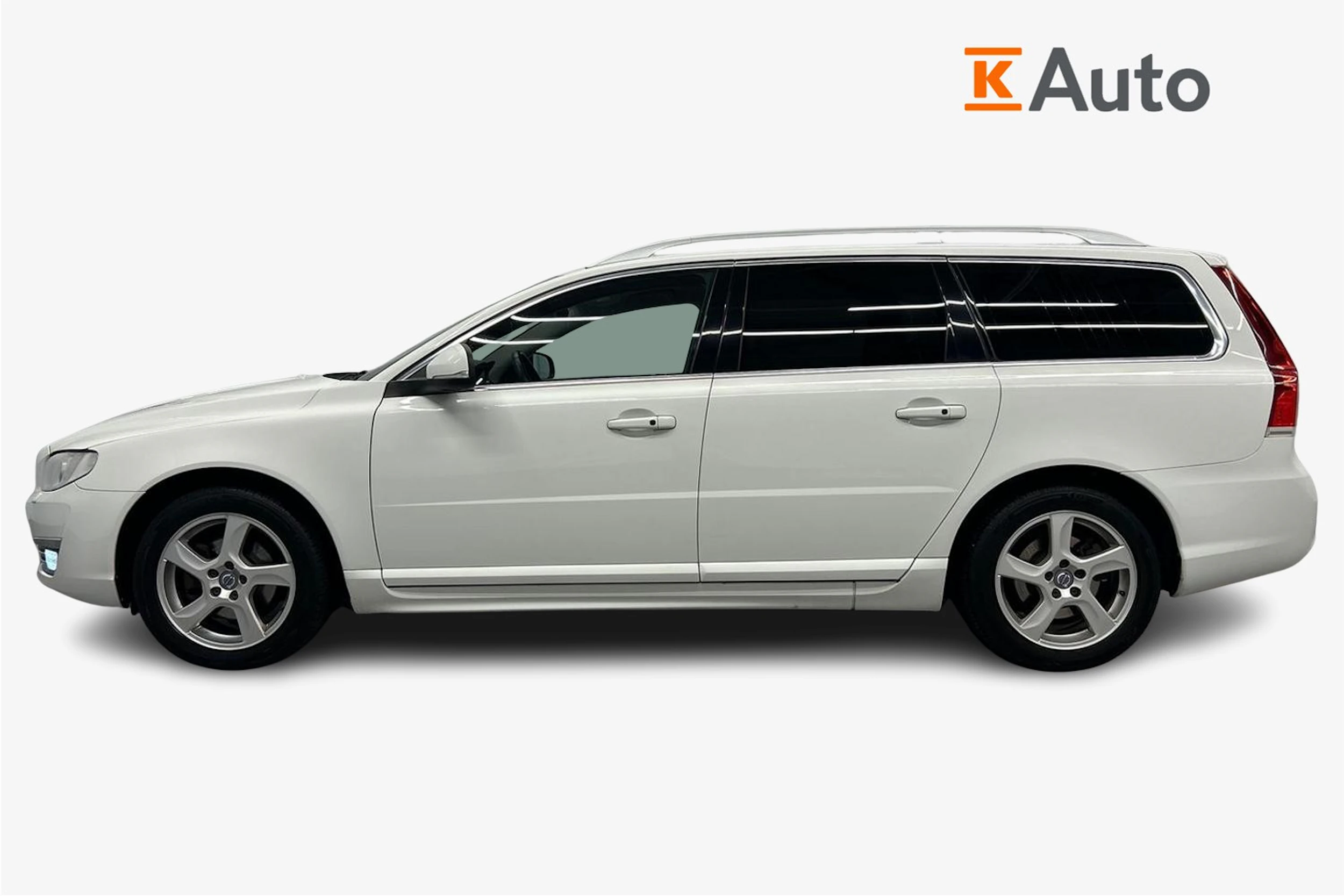 valkoinen Volvo V70 2016 kuva 5.