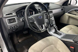 valkoinen Volvo V70 2016 kuva 6.