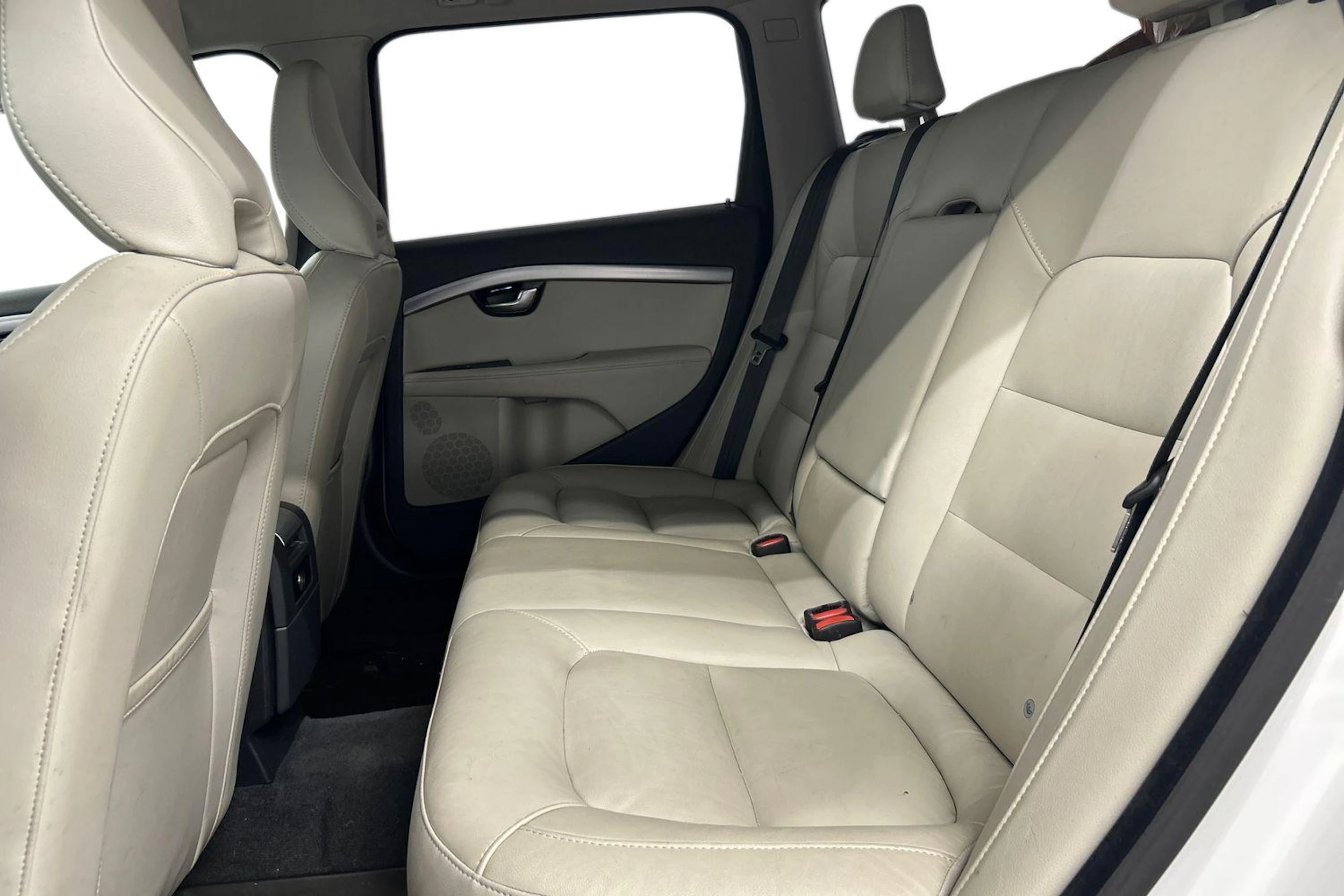 valkoinen Volvo V70 2016 kuva 8.