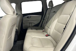 valkoinen Volvo V70 2016 kuva 8.