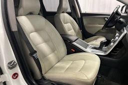 valkoinen Volvo V70 2016 kuva 11.