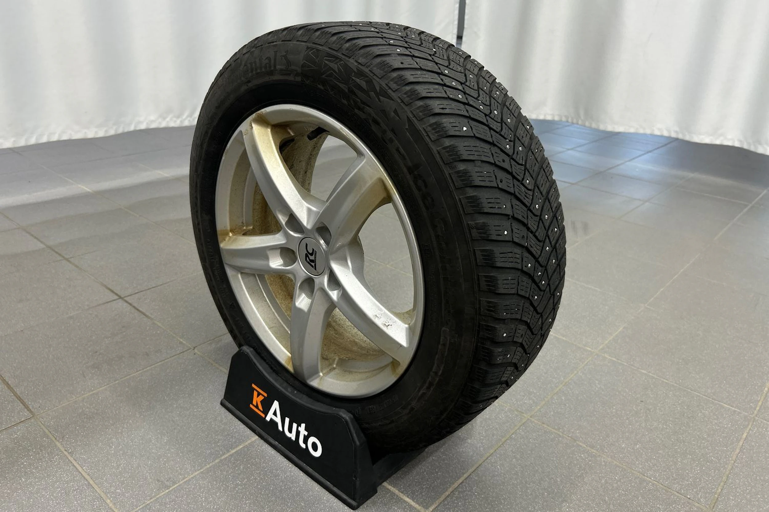 valkoinen Volvo V70 2016 kuva 14.