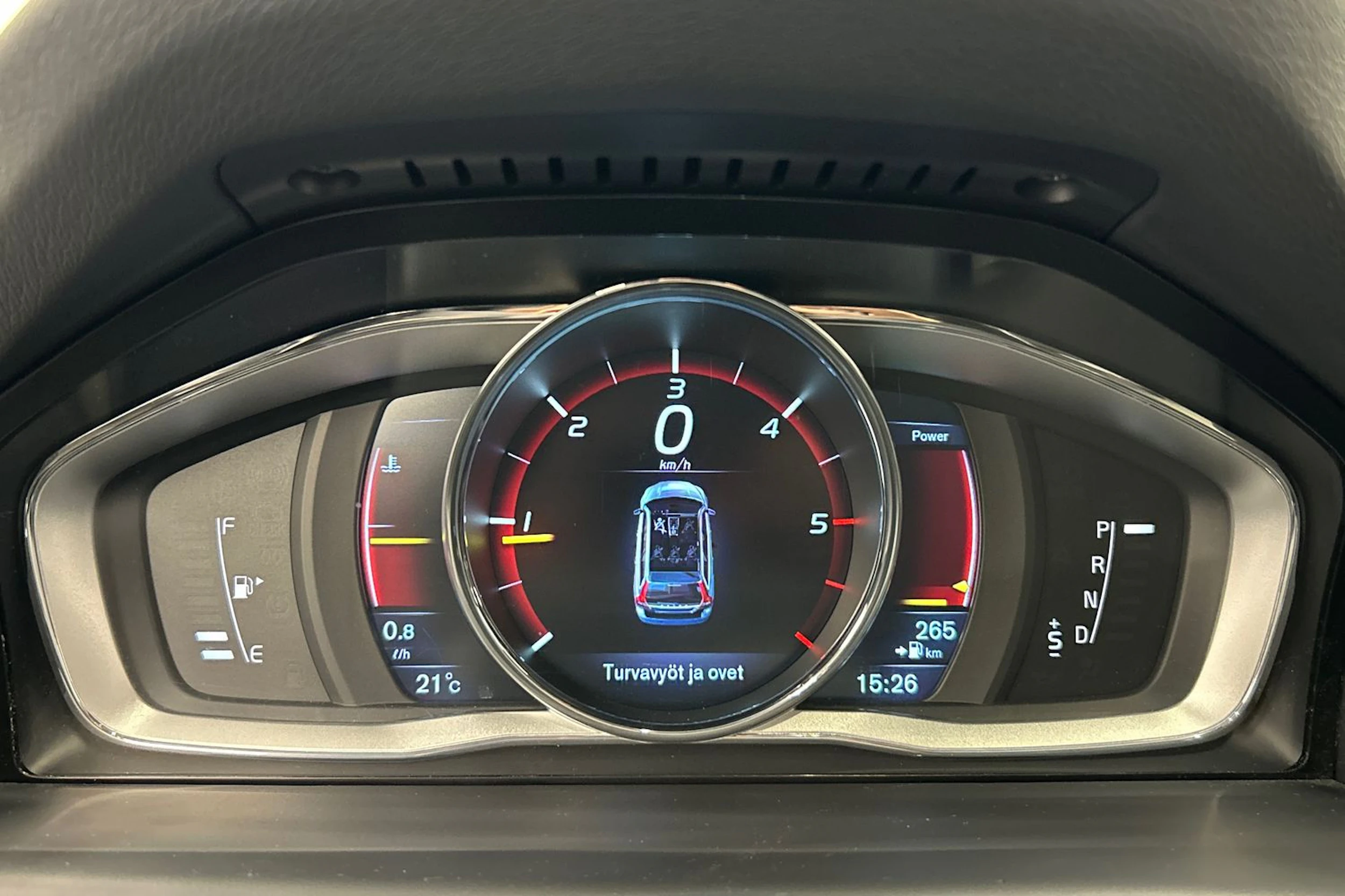 valkoinen Volvo V70 2016 kuva 16.
