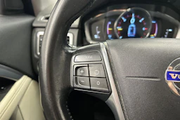 valkoinen Volvo V70 2016 kuva 17.