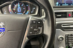 valkoinen Volvo V70 2016 kuva 18.