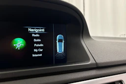 valkoinen Volvo V70 2016 kuva 23.