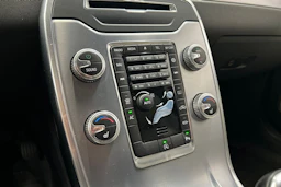 valkoinen Volvo V70 2016 kuva 24.