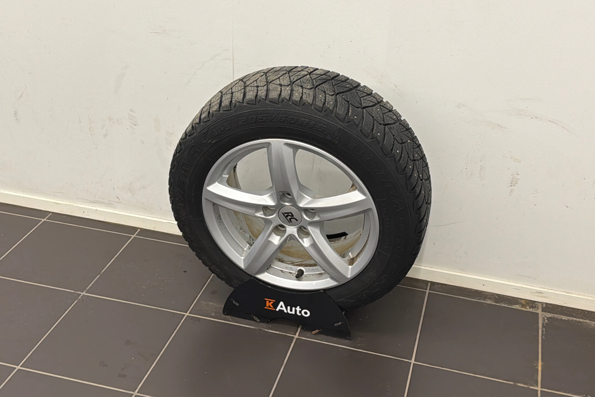 Harmaa Volvo V70 2016 kuva 10.