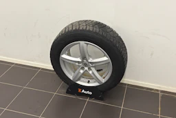 Harmaa Volvo V70 2016 kuva 10.