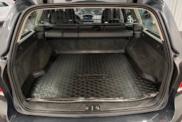 Harmaa Volvo V70 2016 kuva 11.