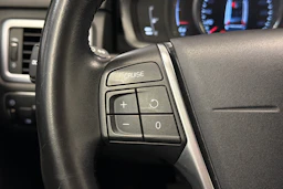 Harmaa Volvo V70 2016 kuva 15.