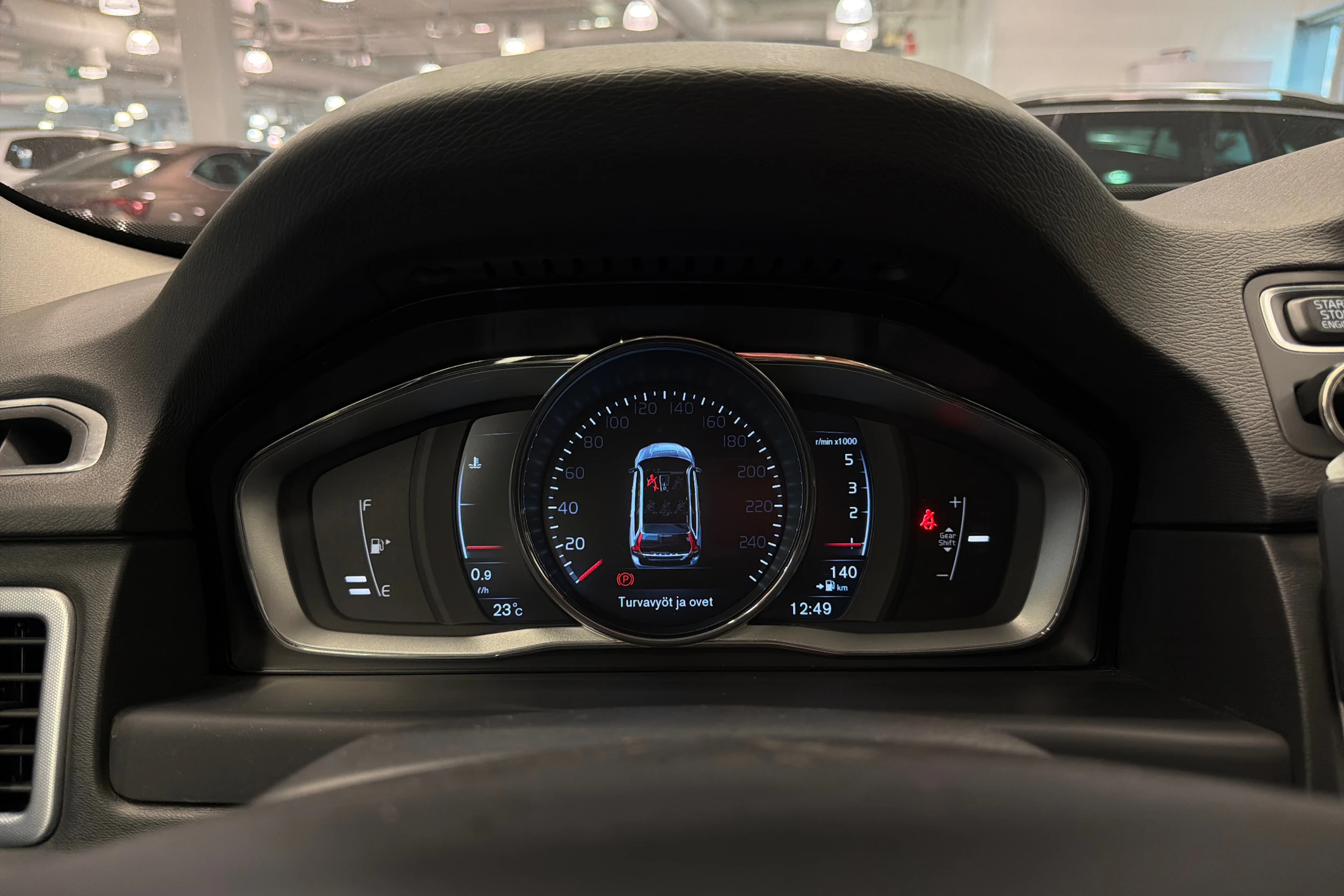 Harmaa Volvo V70 2016 kuva 17.
