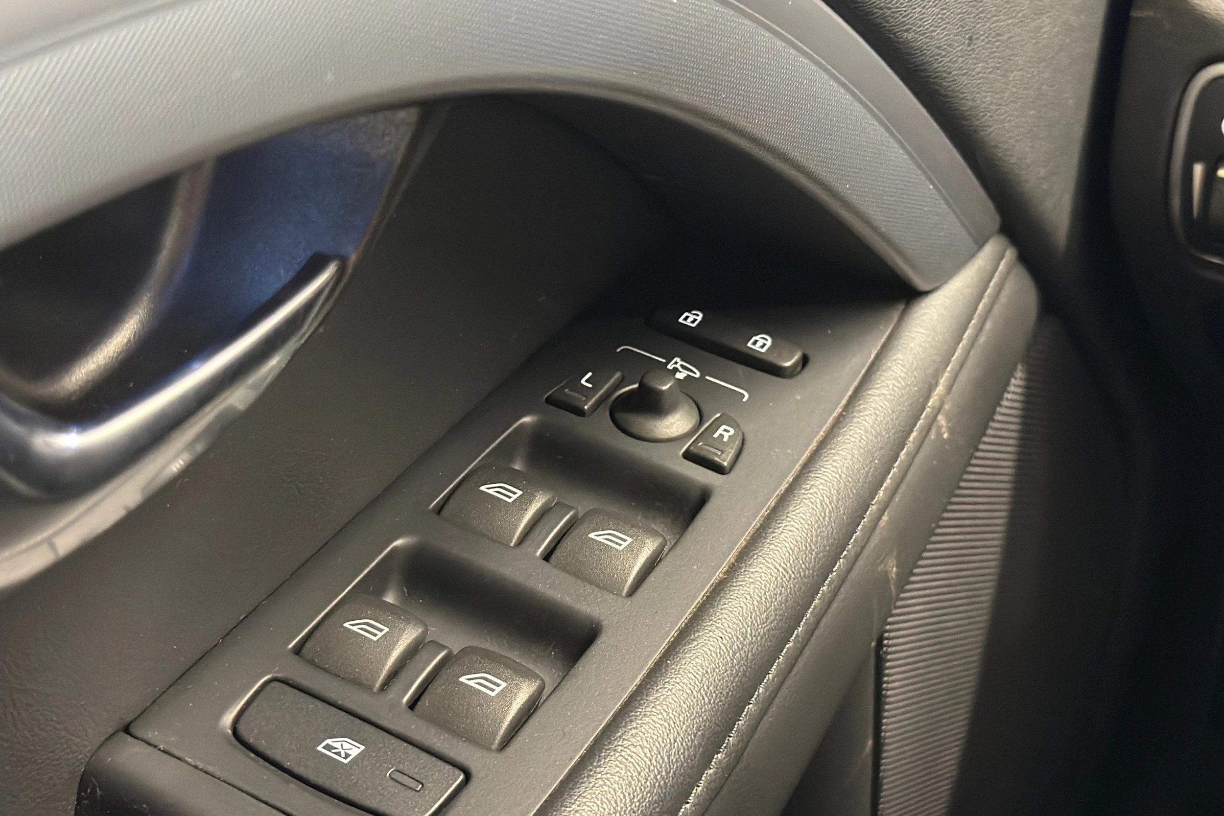Harmaa Volvo V70 2016 kuva 19.