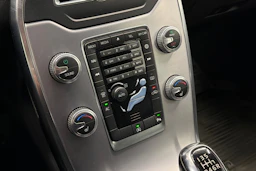 Harmaa Volvo V70 2016 kuva 21.