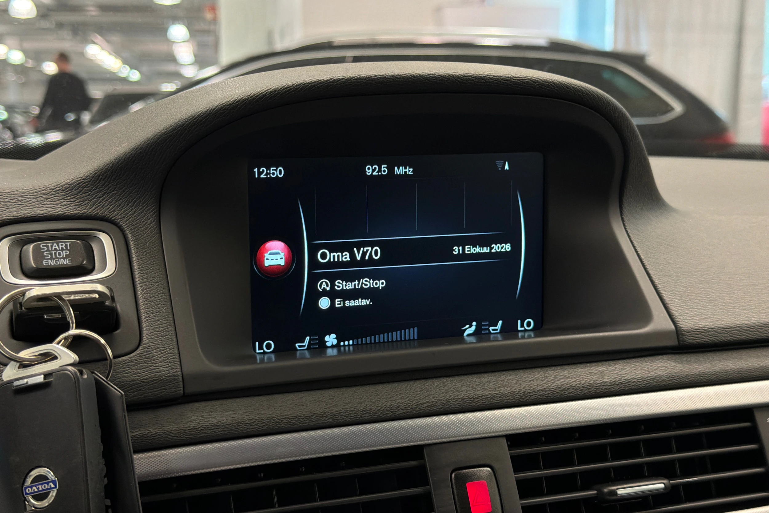 Harmaa Volvo V70 2016 kuva 24.