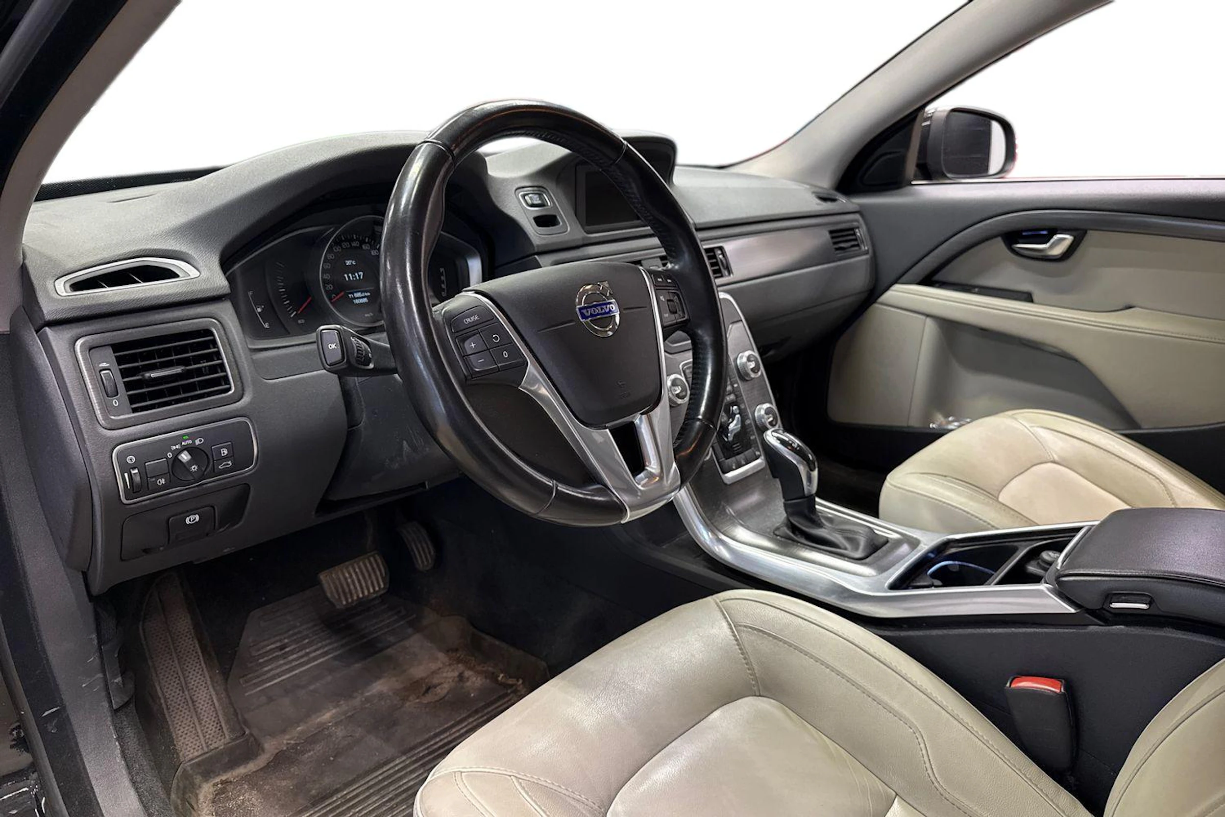 musta Volvo V70 2016 kuva 3.