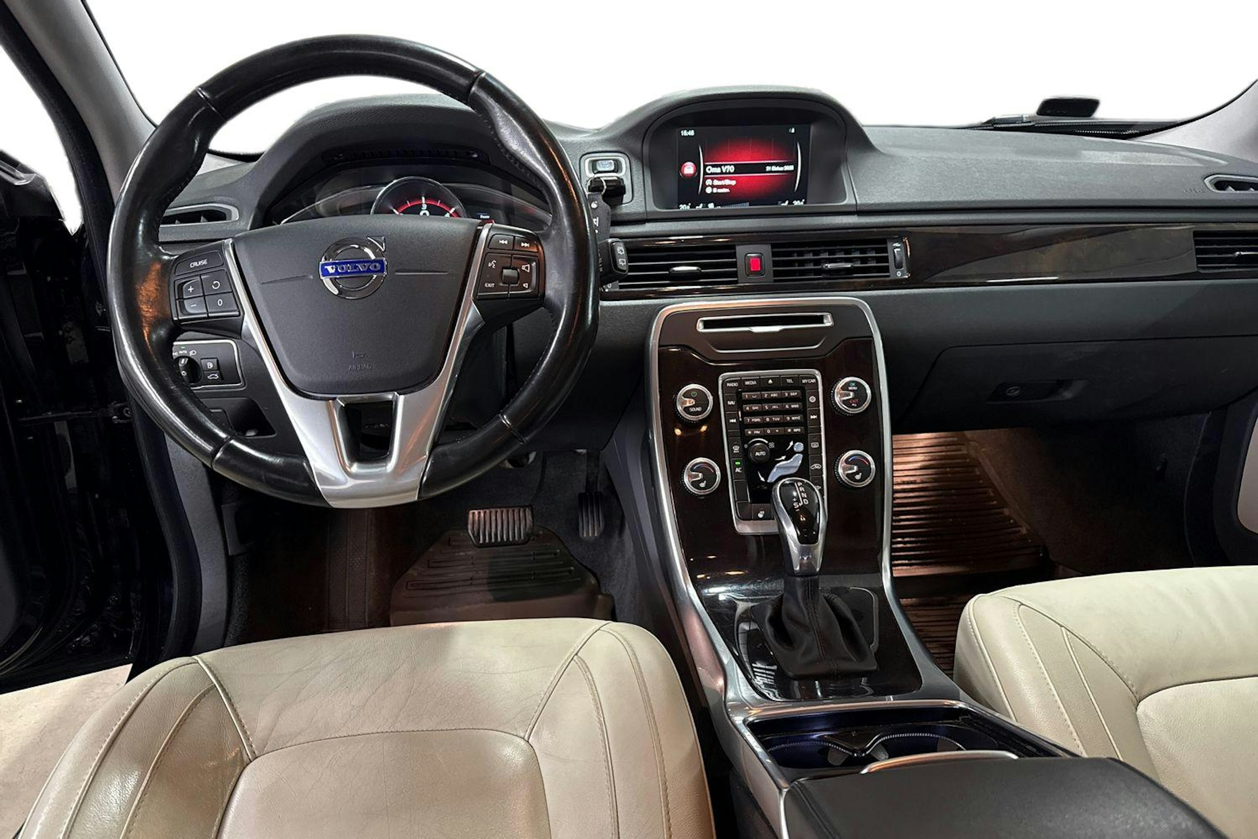 Musta Volvo V70 2016 kuva 9.