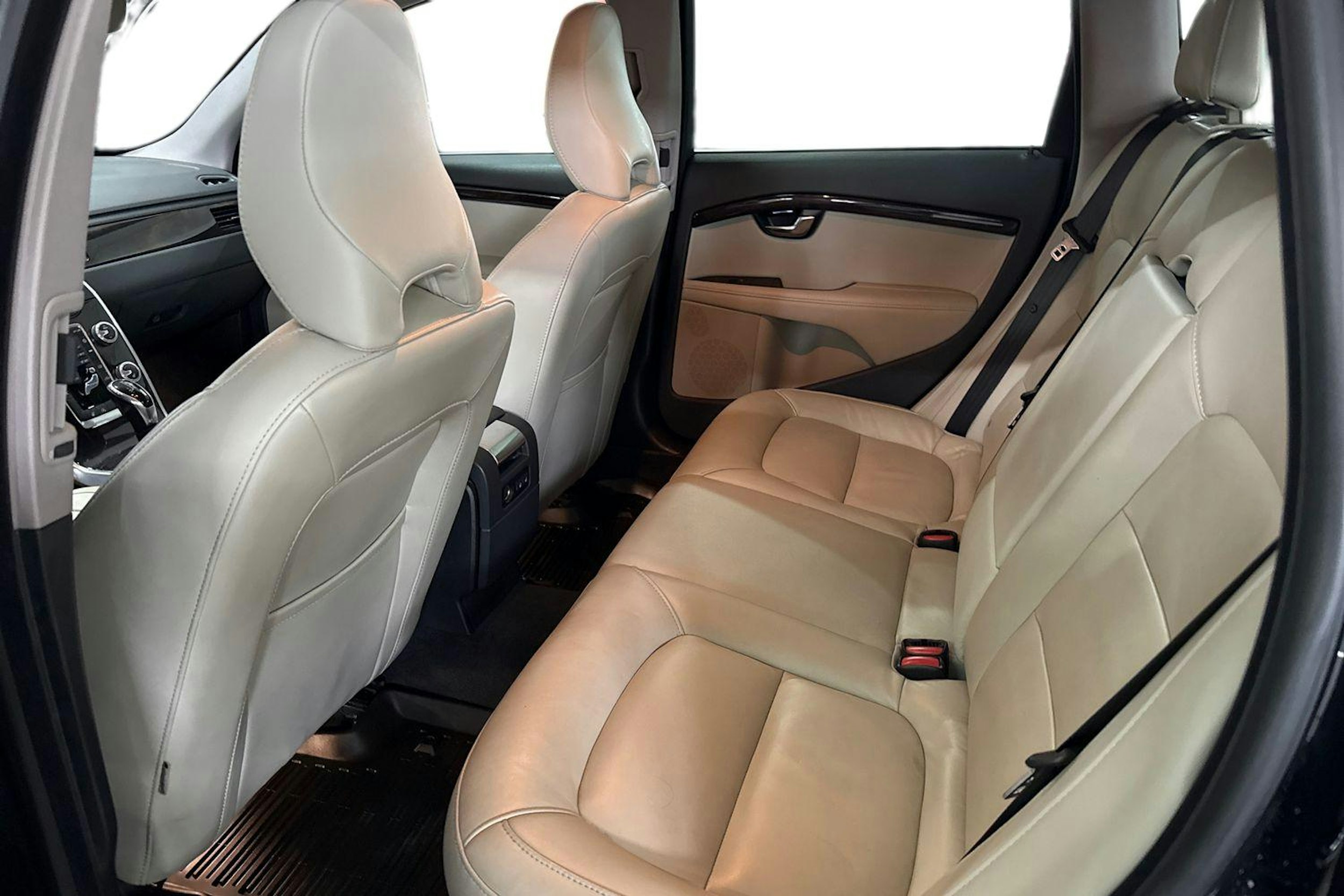Musta Volvo V70 2016 kuva 10.