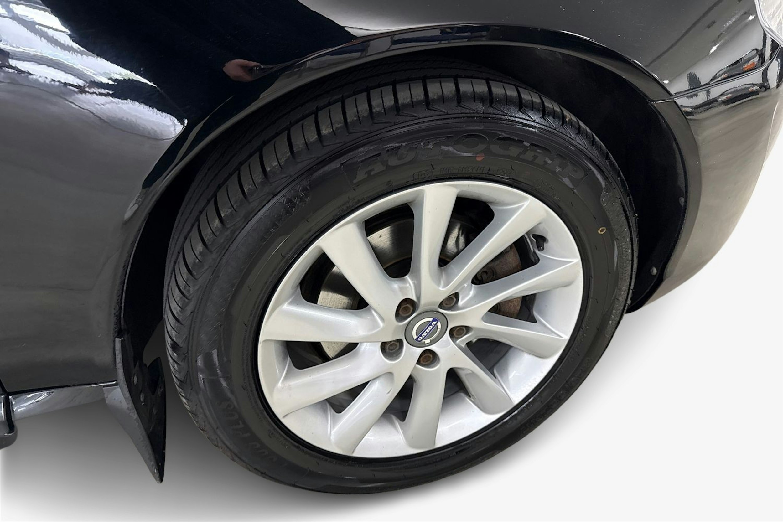 Musta Volvo V70 2016 kuva 11.