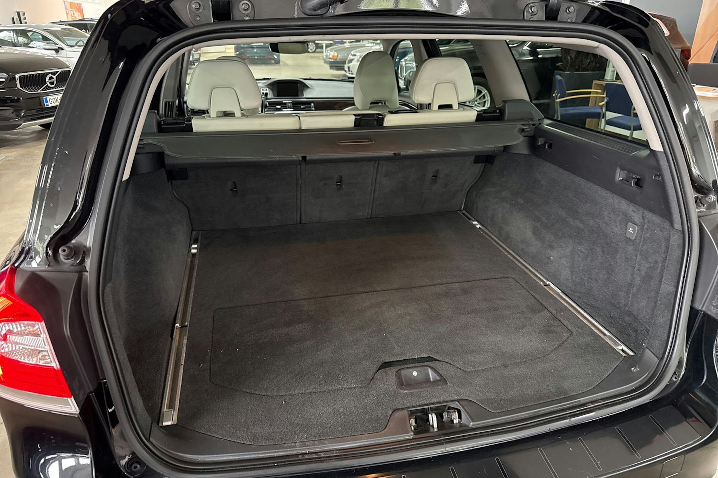 Musta Volvo V70 2016 kuva 15.