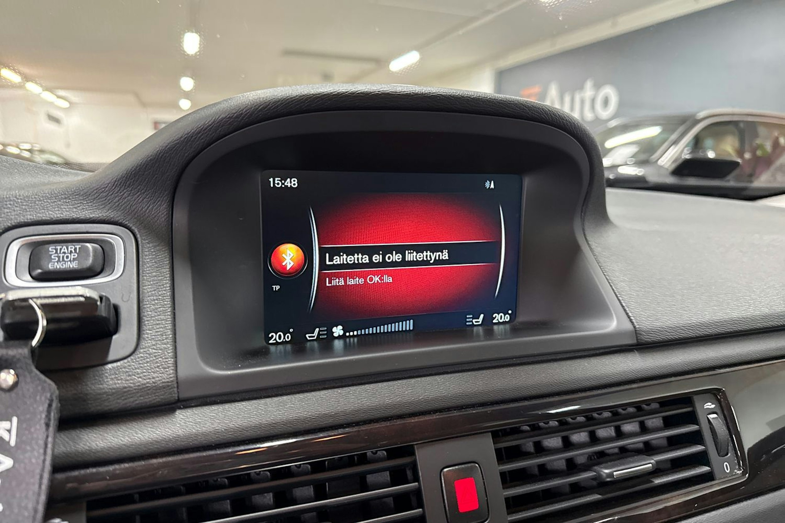 Musta Volvo V70 2016 kuva 22.