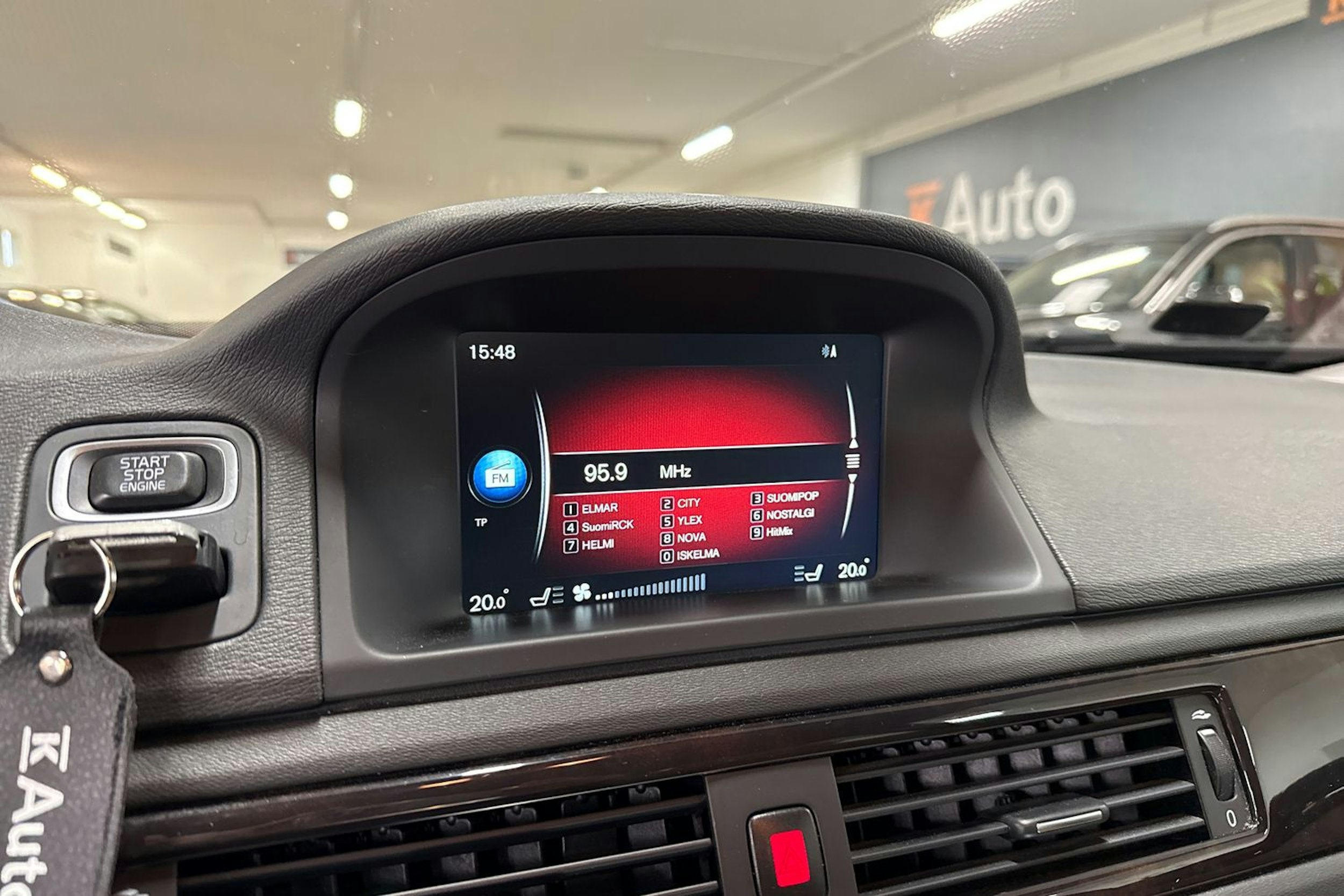 Musta Volvo V70 2016 kuva 23.