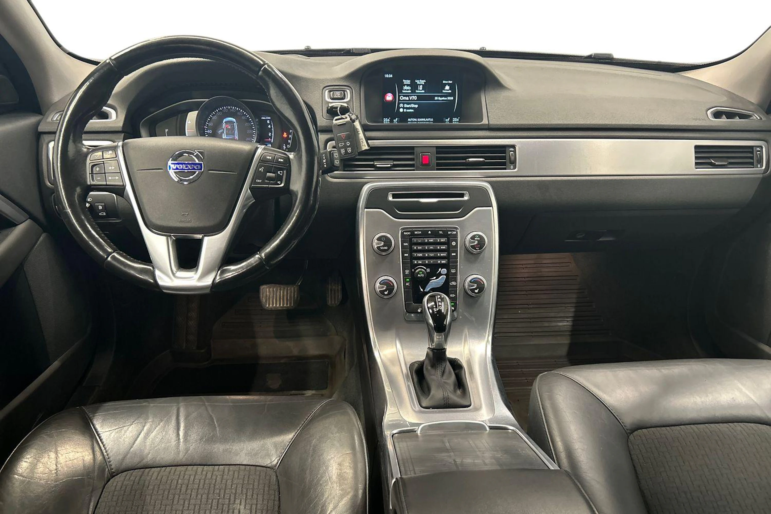 musta Volvo V70 2016 kuva 7.