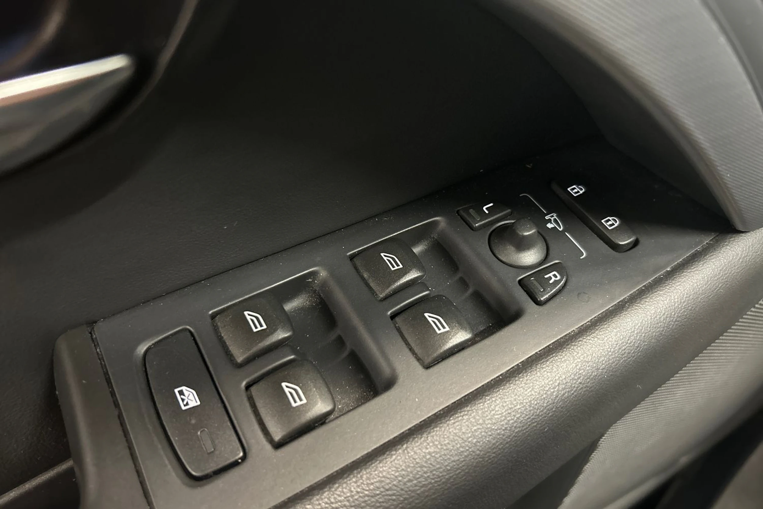 musta Volvo V70 2016 kuva 17.