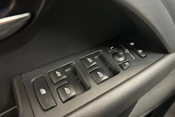 musta Volvo V70 2016 kuva 17.