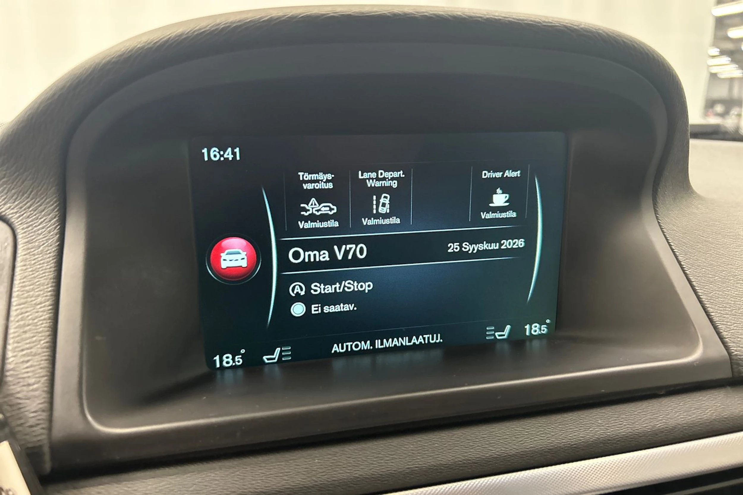 musta Volvo V70 2016 kuva 21.