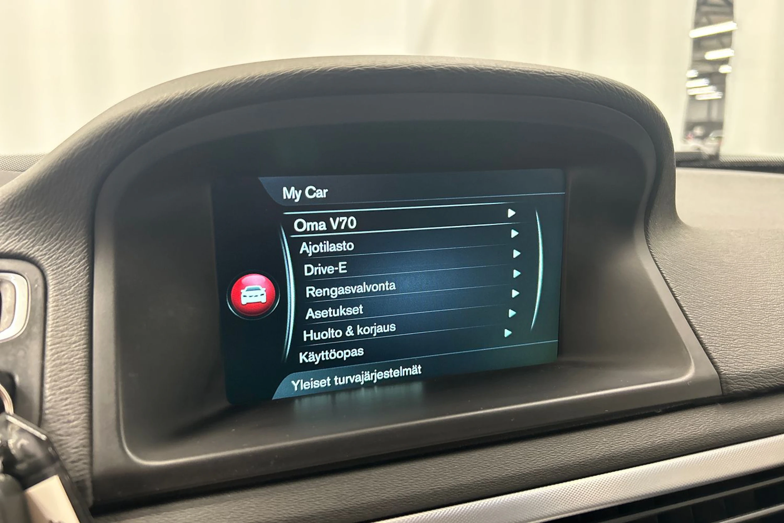 musta Volvo V70 2016 kuva 22.