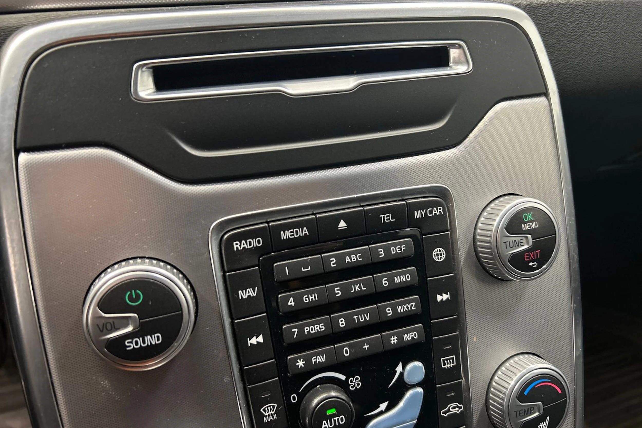 musta Volvo V70 2016 kuva 23.