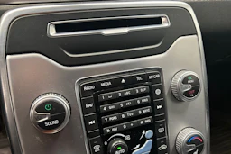 musta Volvo V70 2016 kuva 23.