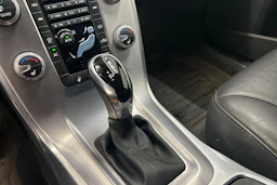 musta Volvo V70 2016 kuva 26.