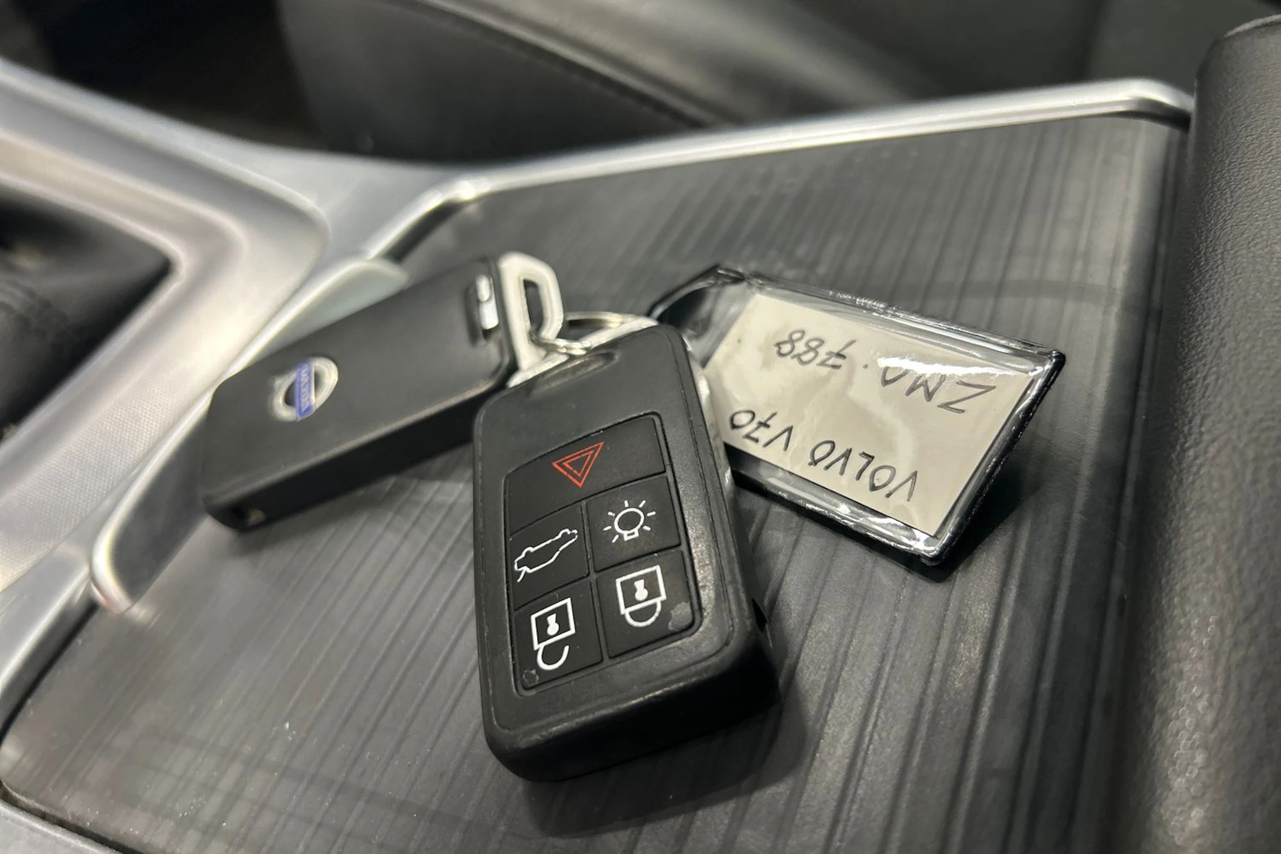 musta Volvo V70 2016 kuva 27.