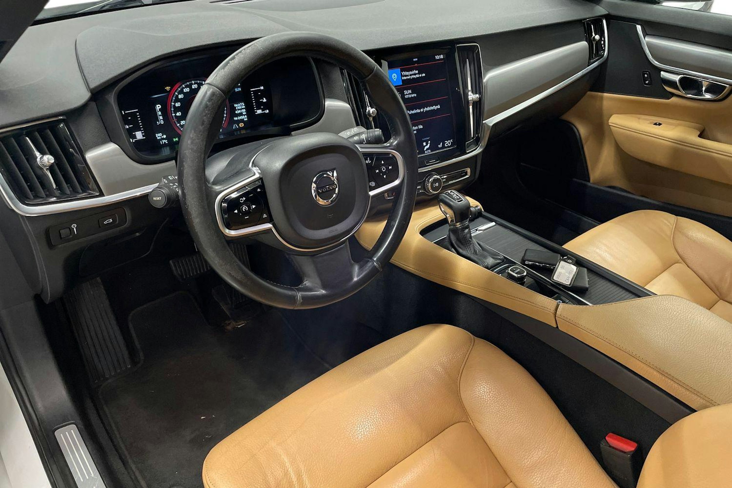 Valkoinen Volvo V90 2016 kuva 5.