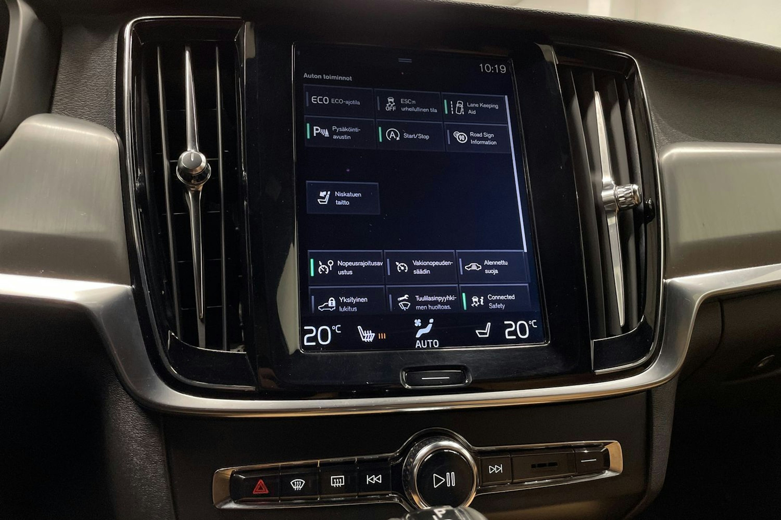 Valkoinen Volvo V90 2016 kuva 13.