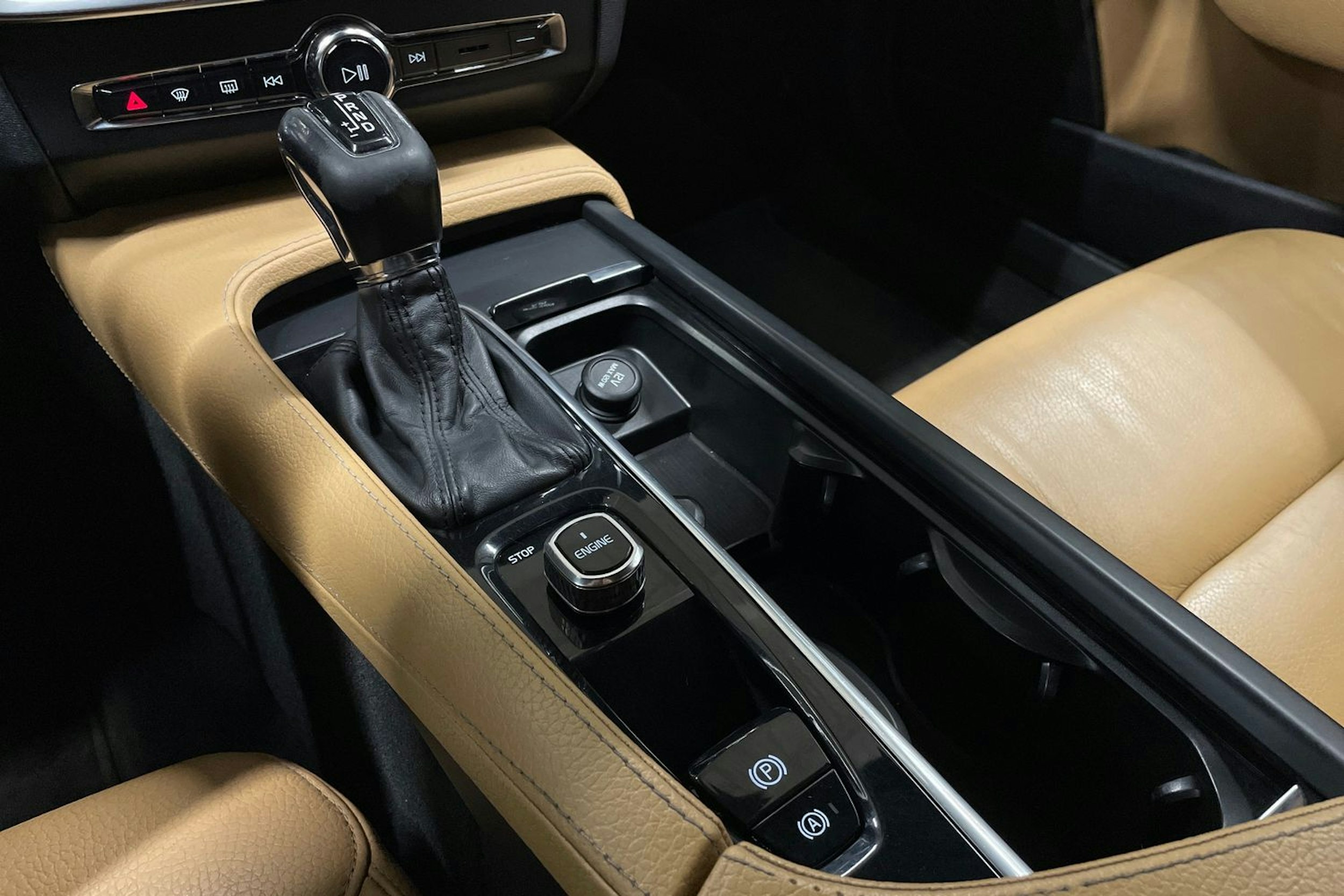 Valkoinen Volvo V90 2016 kuva 16.