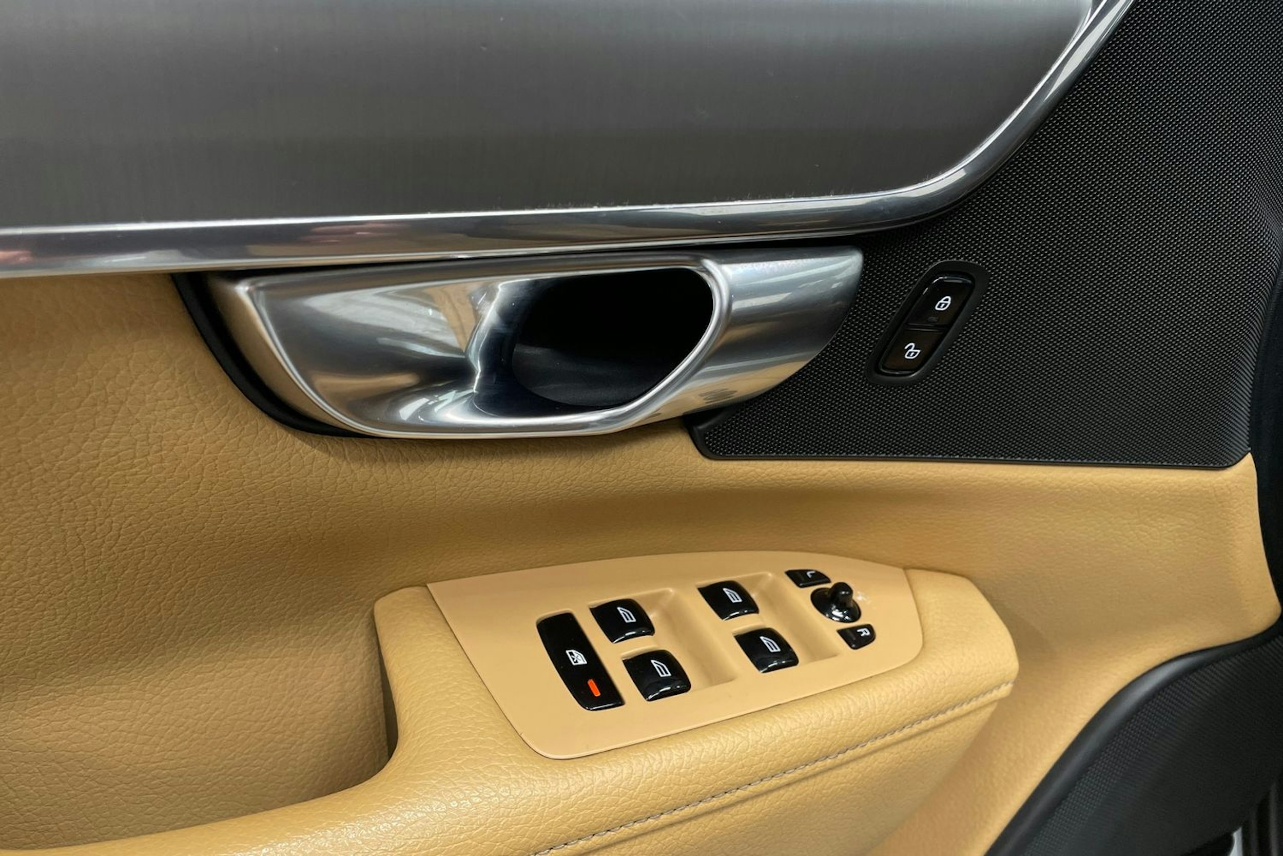 Valkoinen Volvo V90 2016 kuva 21.