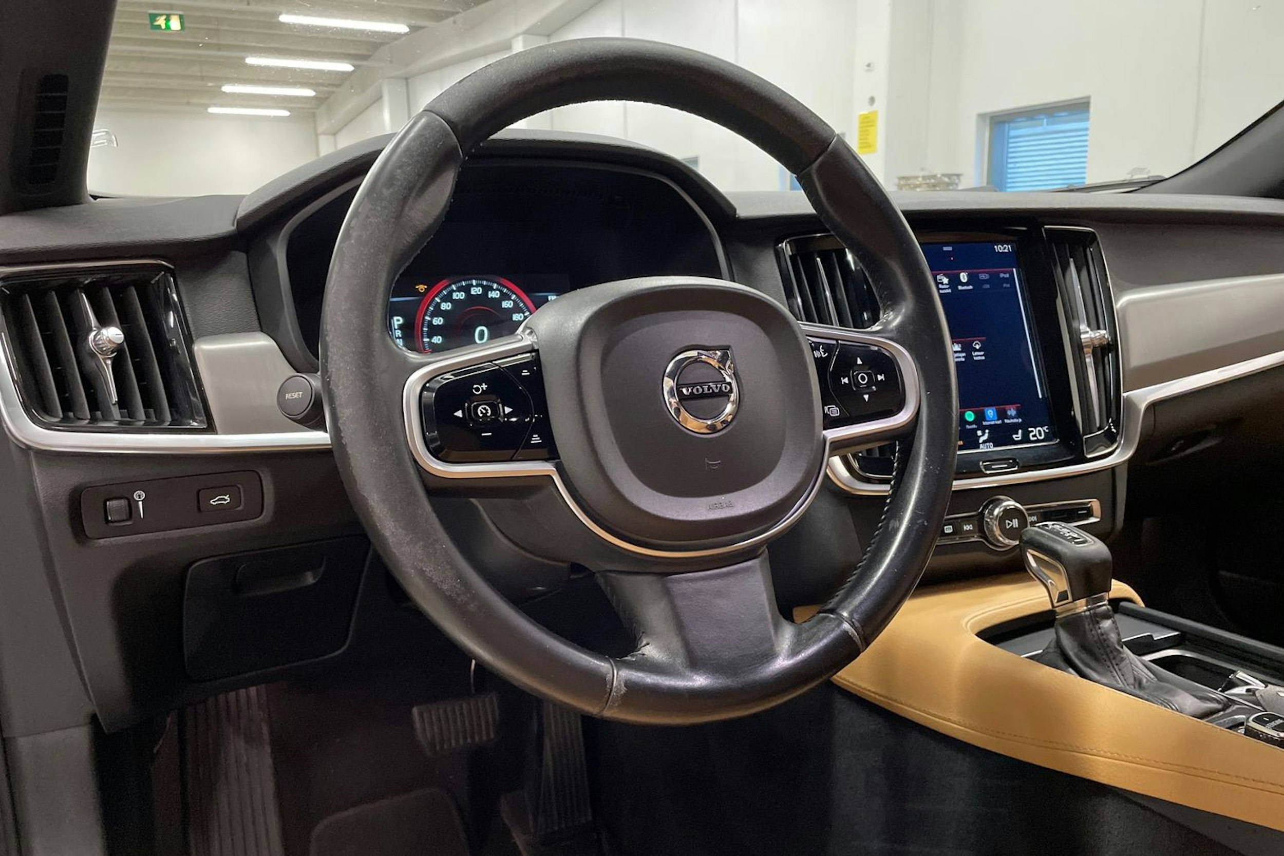 Valkoinen Volvo V90 2016 kuva 22.