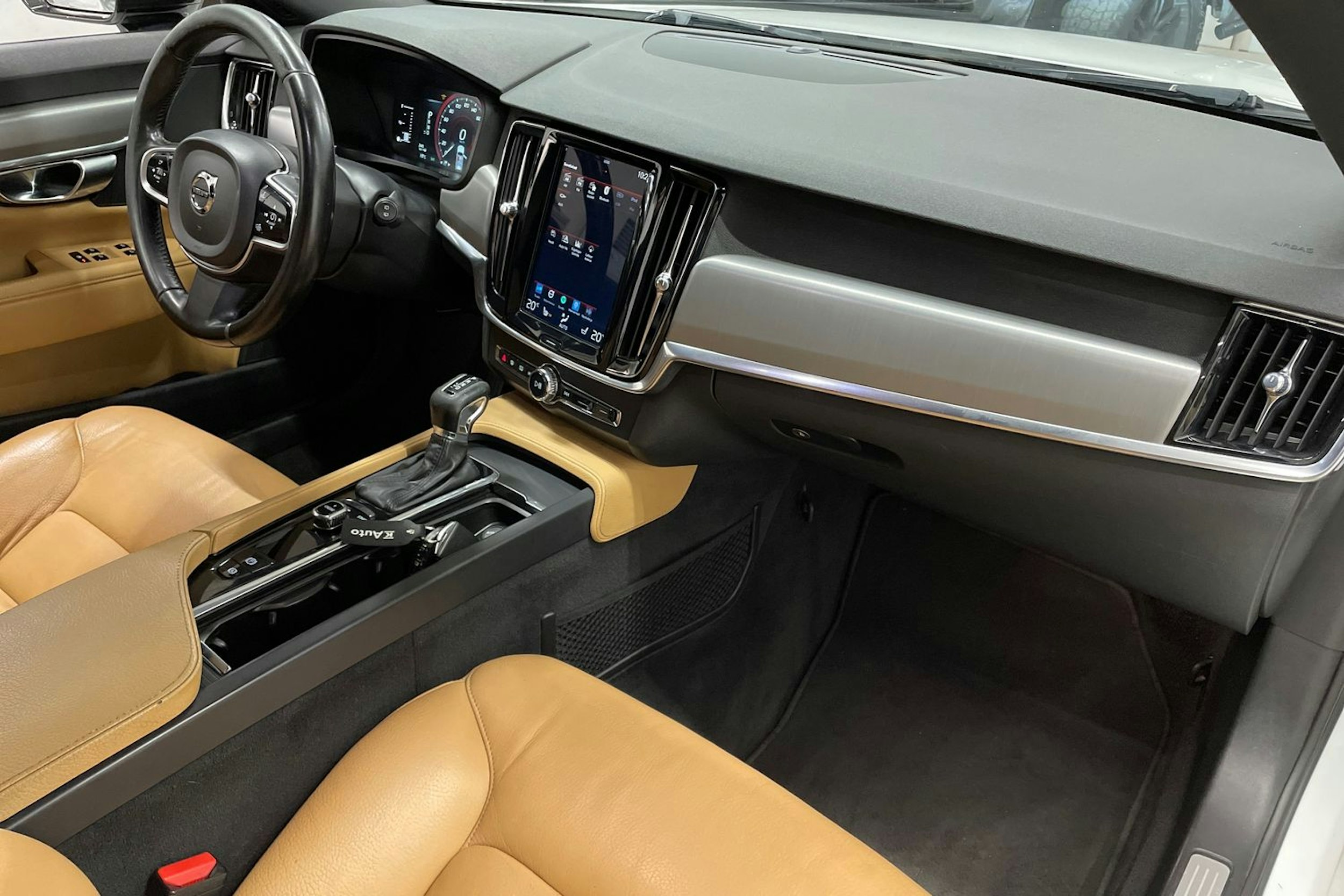 Valkoinen Volvo V90 2016 kuva 24.