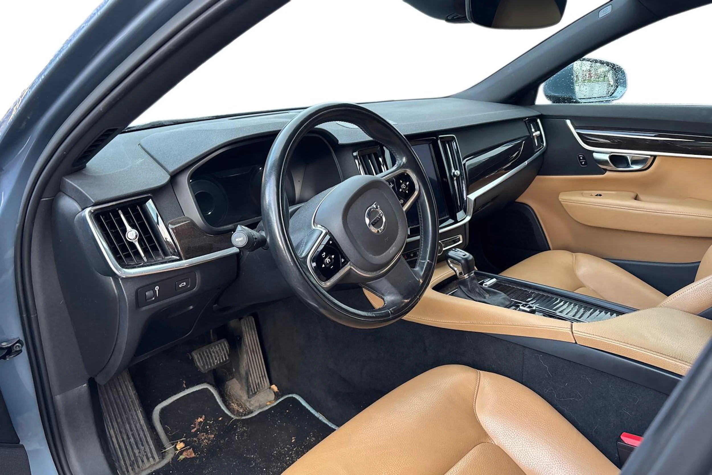 sininen Volvo V90 2016 kuva 3.