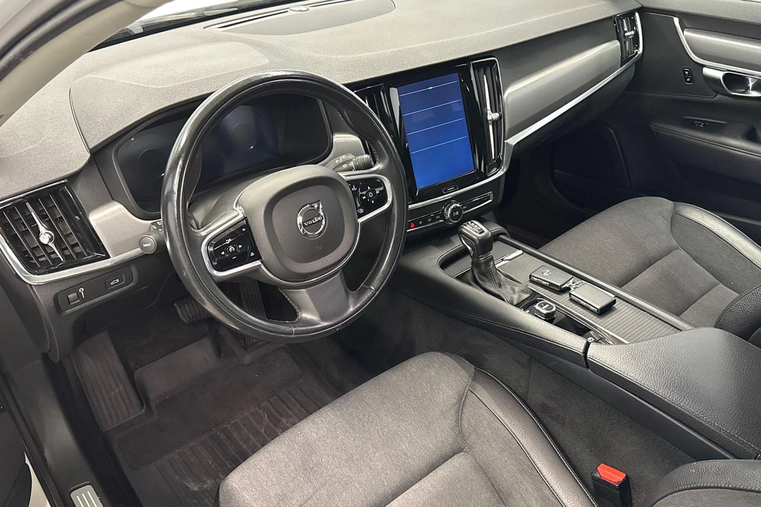 valkoinen Volvo V90 2016 kuva 8.