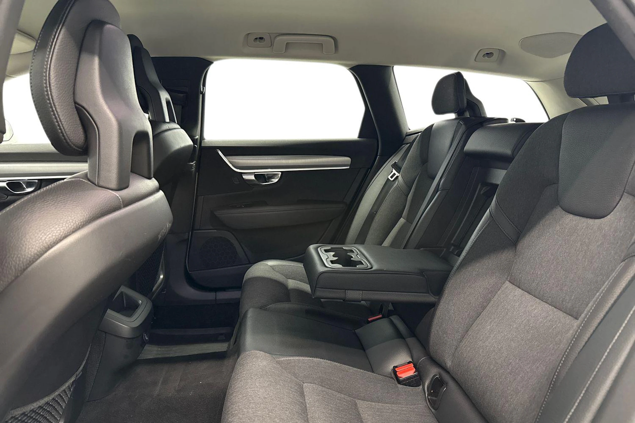 valkoinen Volvo V90 2016 kuva 11.