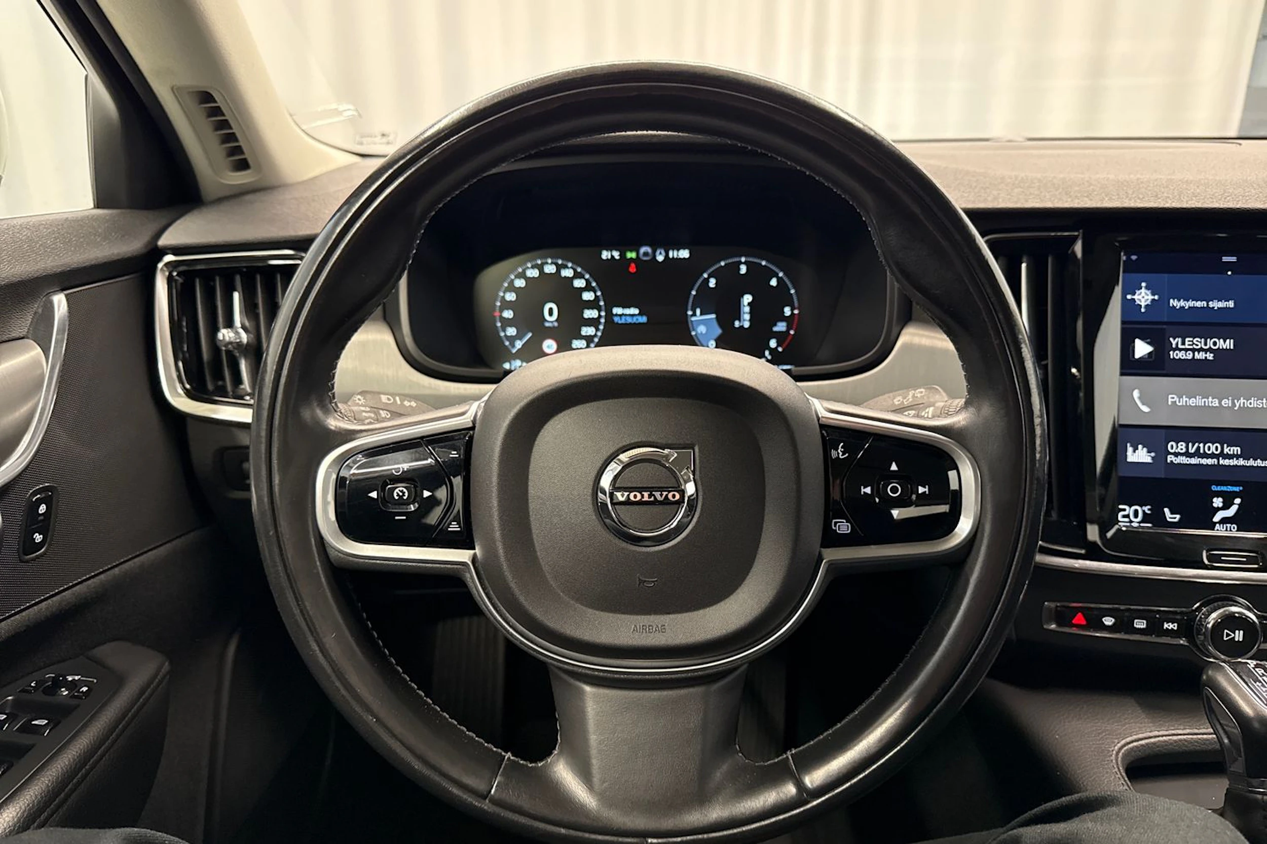 valkoinen Volvo V90 2016 kuva 20.