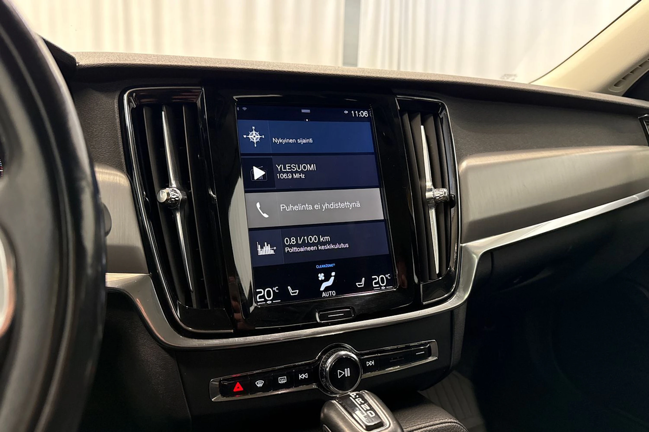 valkoinen Volvo V90 2016 kuva 22.